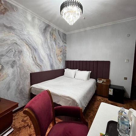 Hotel Luxurious à Taraz Extérieur photo