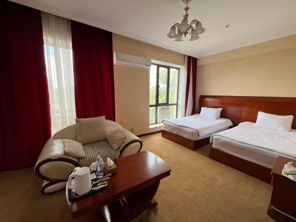 Hotel Luxurious à Taraz Extérieur photo