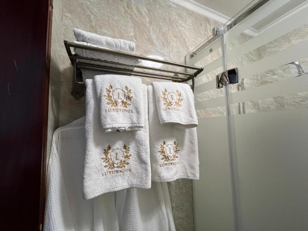 Hotel Luxurious à Taraz Extérieur photo