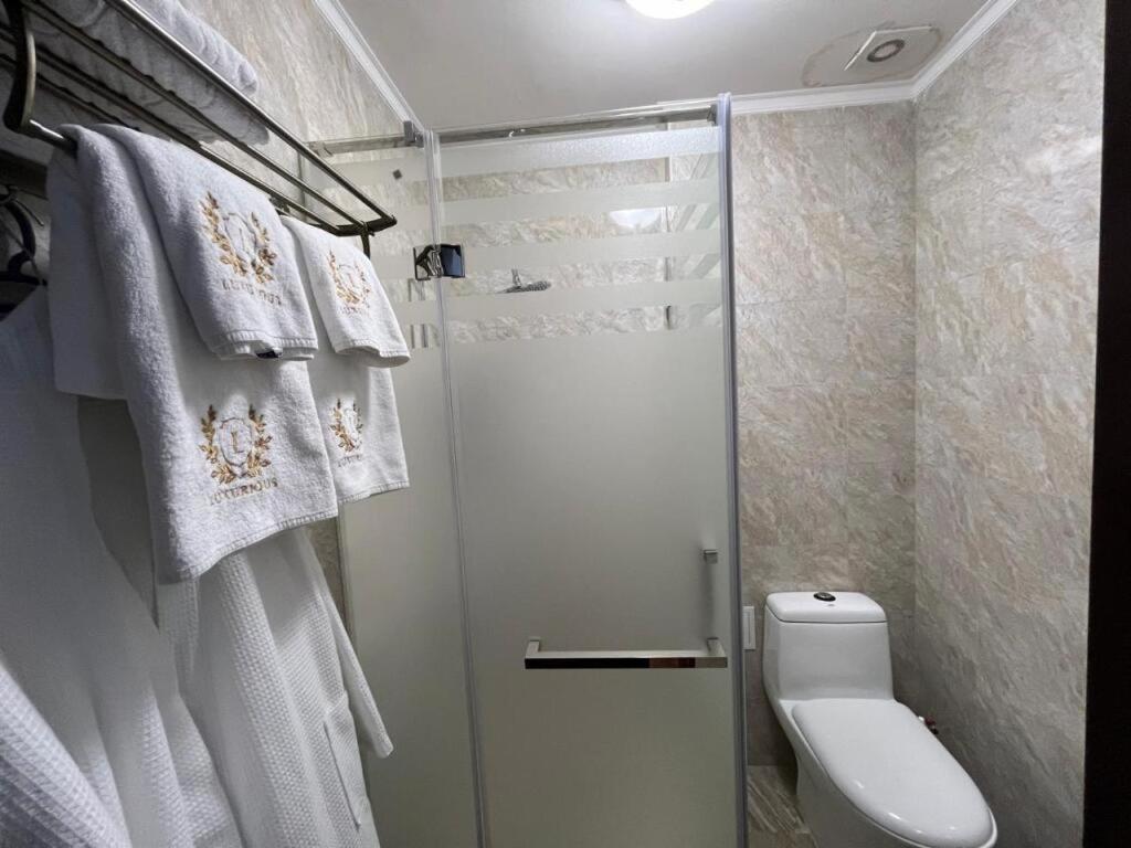 Hotel Luxurious à Taraz Extérieur photo