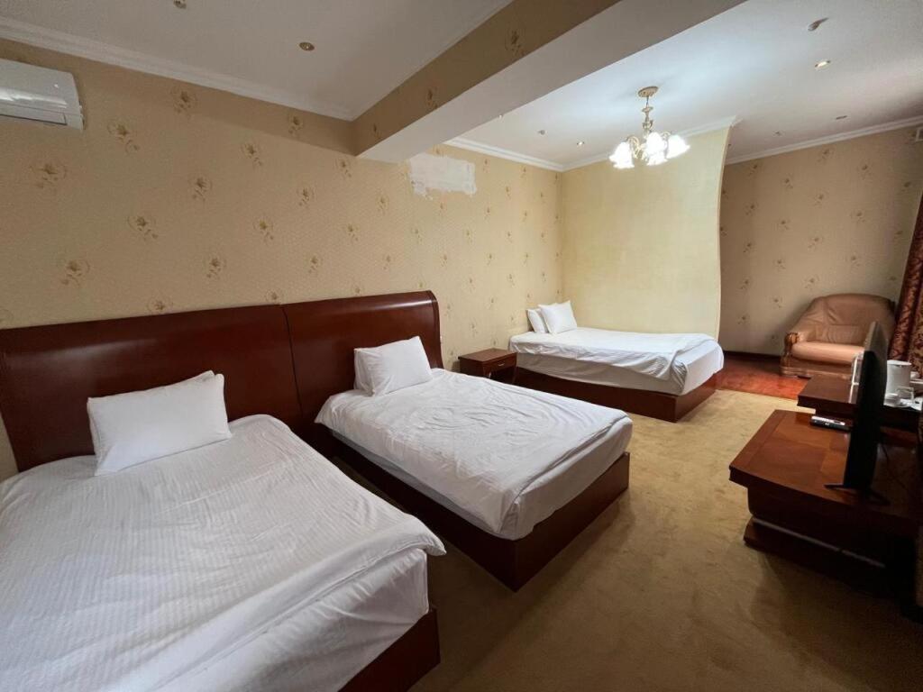 Hotel Luxurious à Taraz Extérieur photo