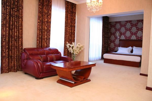 Hotel Luxurious à Taraz Extérieur photo