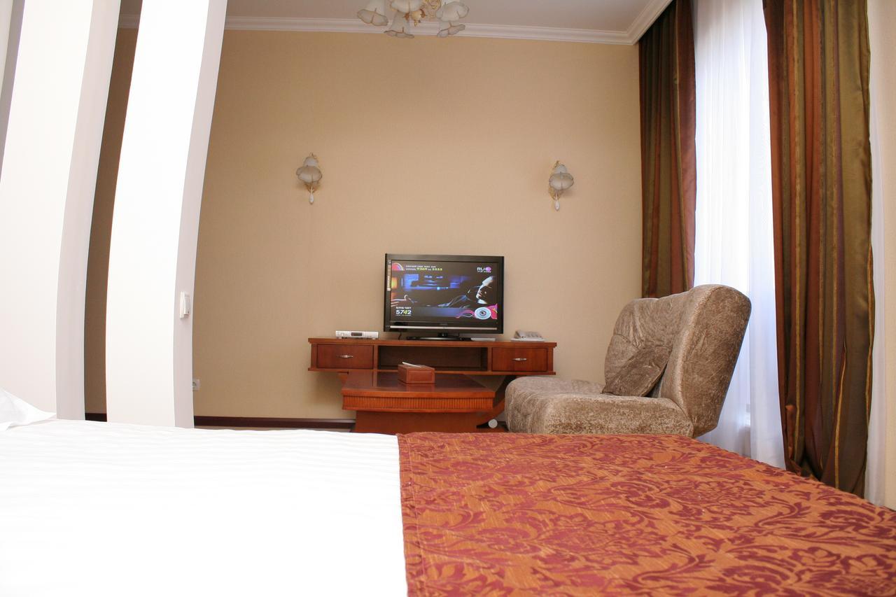 Hotel Luxurious à Taraz Extérieur photo